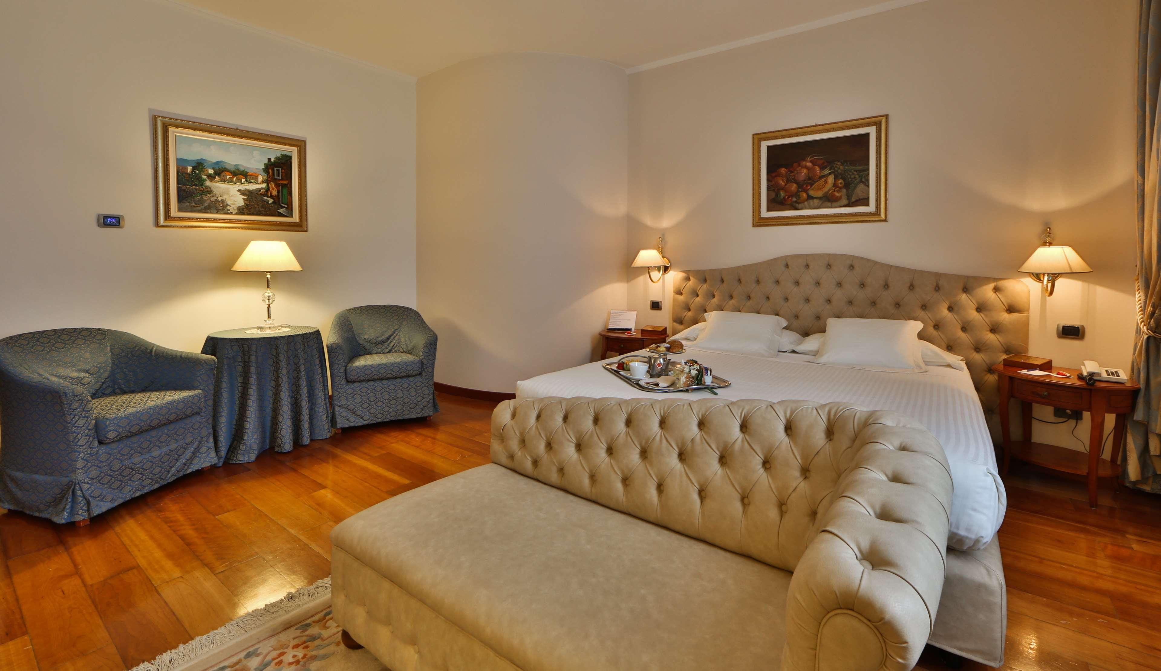 Western Globus Hotel 4*