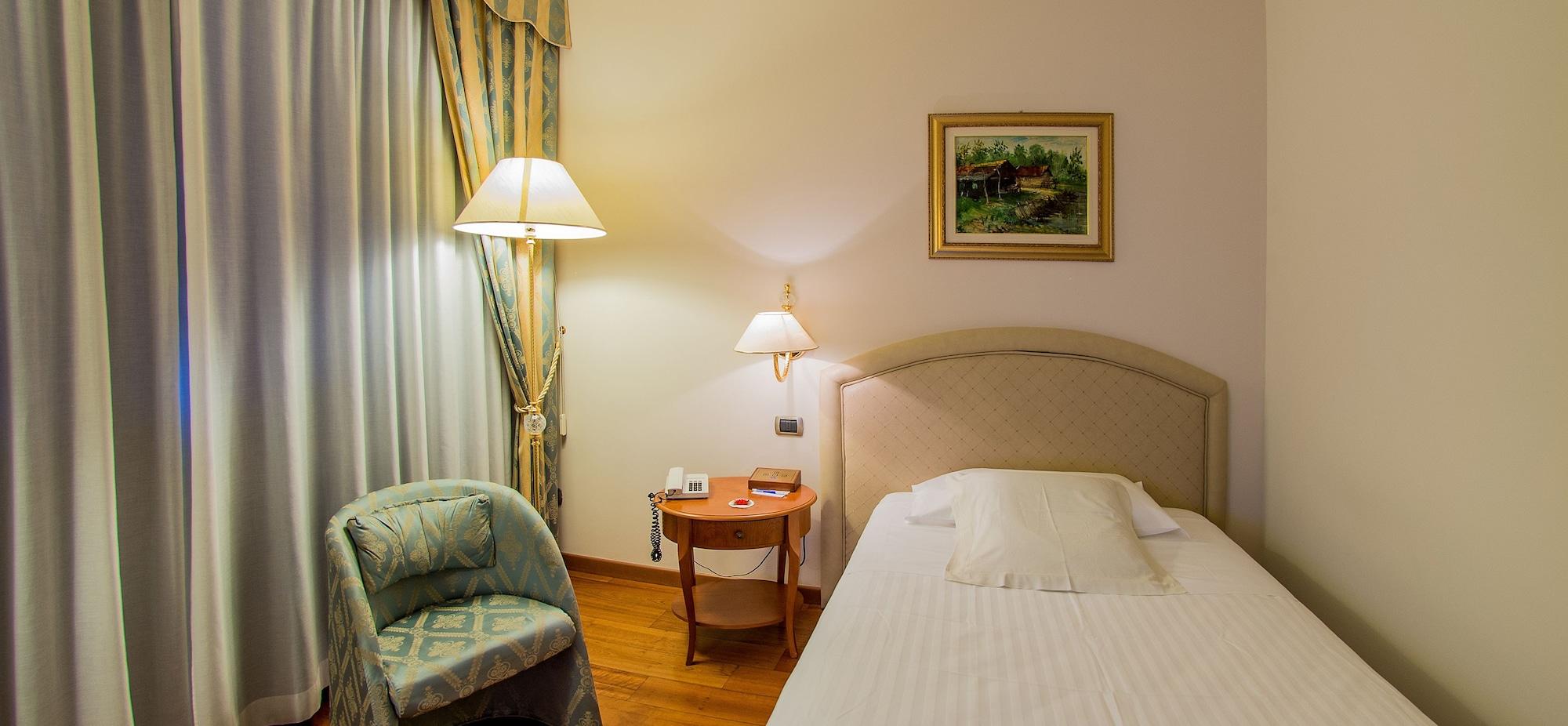 Hotel Western Globus 4*