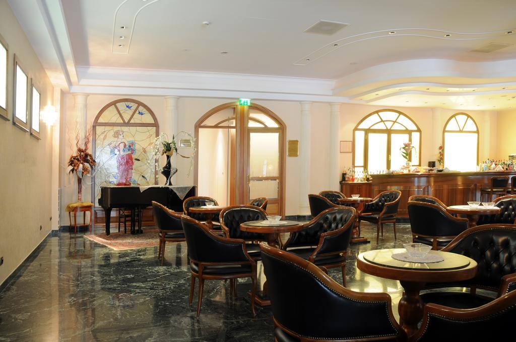 Hotel Western Globus 4*